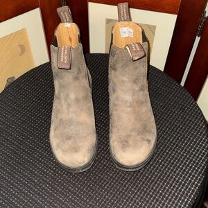 Blundstone Distressed Brown Chelsea Boots